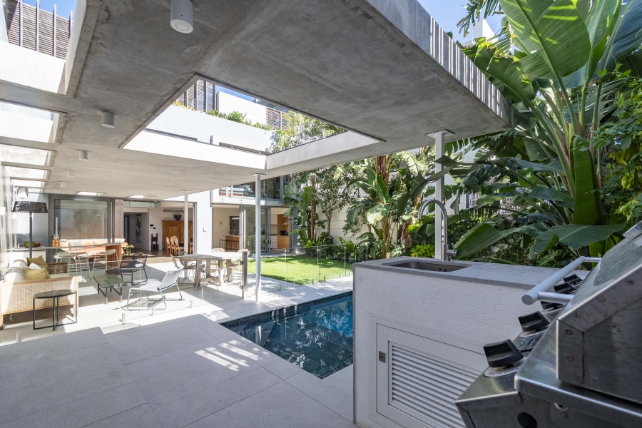 4 Bedroom Property for Sale in Fresnaye Western Cape